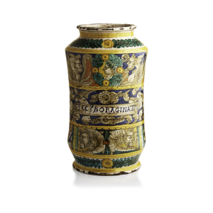 Albarello con trofei guerreschi e mascheroni fantastici